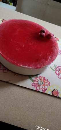 עוגת גבינה קרה בציפוי תותים