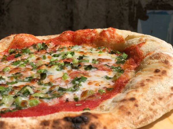 פיצה איטלקית אמיתית מתכון