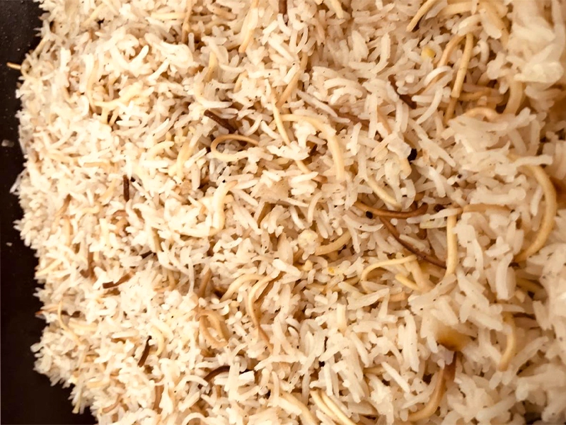 אורז עם איטריות ובצל