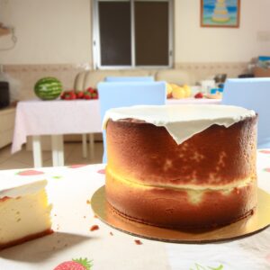 עוגת גבינה מושלמת עם ציפוי שמנת חמוצה בקלי קלות